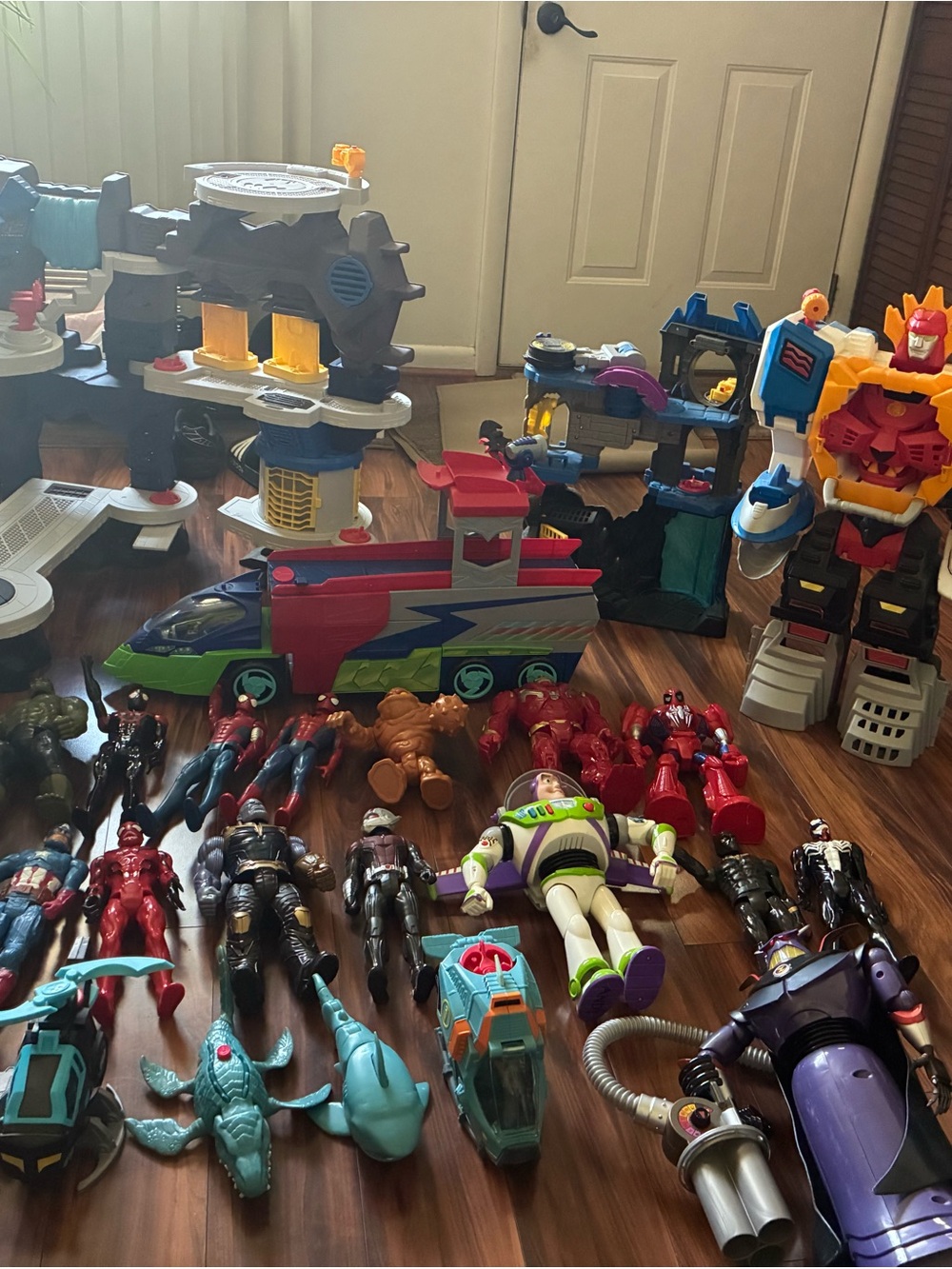 Action Figure Toy Bundle - Picture 3 of 4